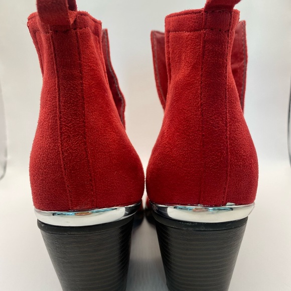 YDN Red Low Heel Faux Suede Cut Out Metal Toe Ankle Booties - NWOT Size: 7.5 - Picture 4 of 8